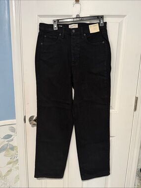 NWT Universal Thread Black Highest-Rise Straight Jeans. Size 10.